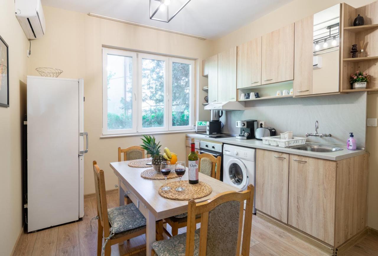 Daire Madrid 2bdr W Free Parking Near Metro, Serdika Mall *